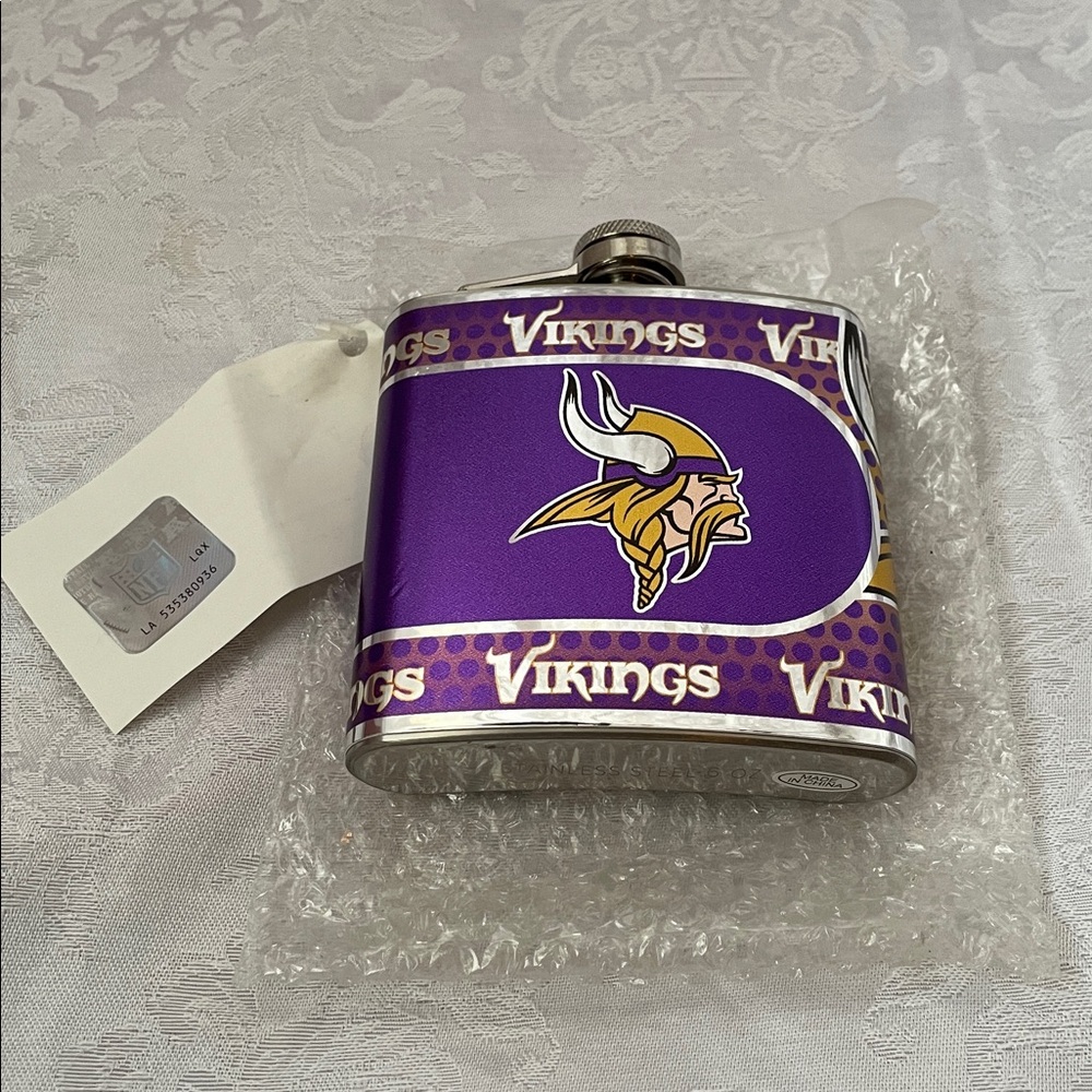NWT Vikings Purple Flask.  6oz.